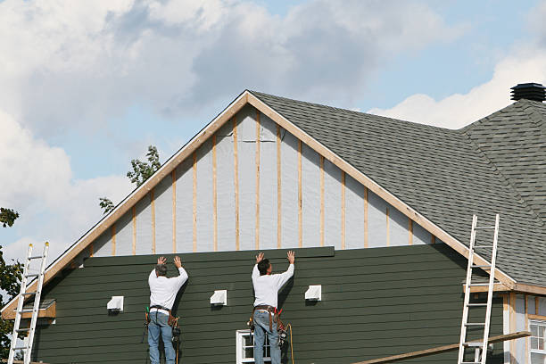 Professional Vinyl Siding technician working in Hillsboro, OH